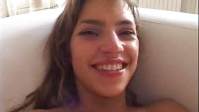 Брюнетка-аматор має дивовижне сексуальне sestra i brat porno video тіло